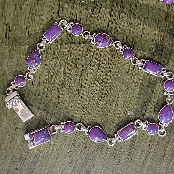 Nicely Matched Set - Picture 7 of 12